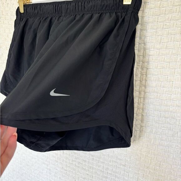 Nike Dri Fit Shorts✨ - Picture 3 of 7